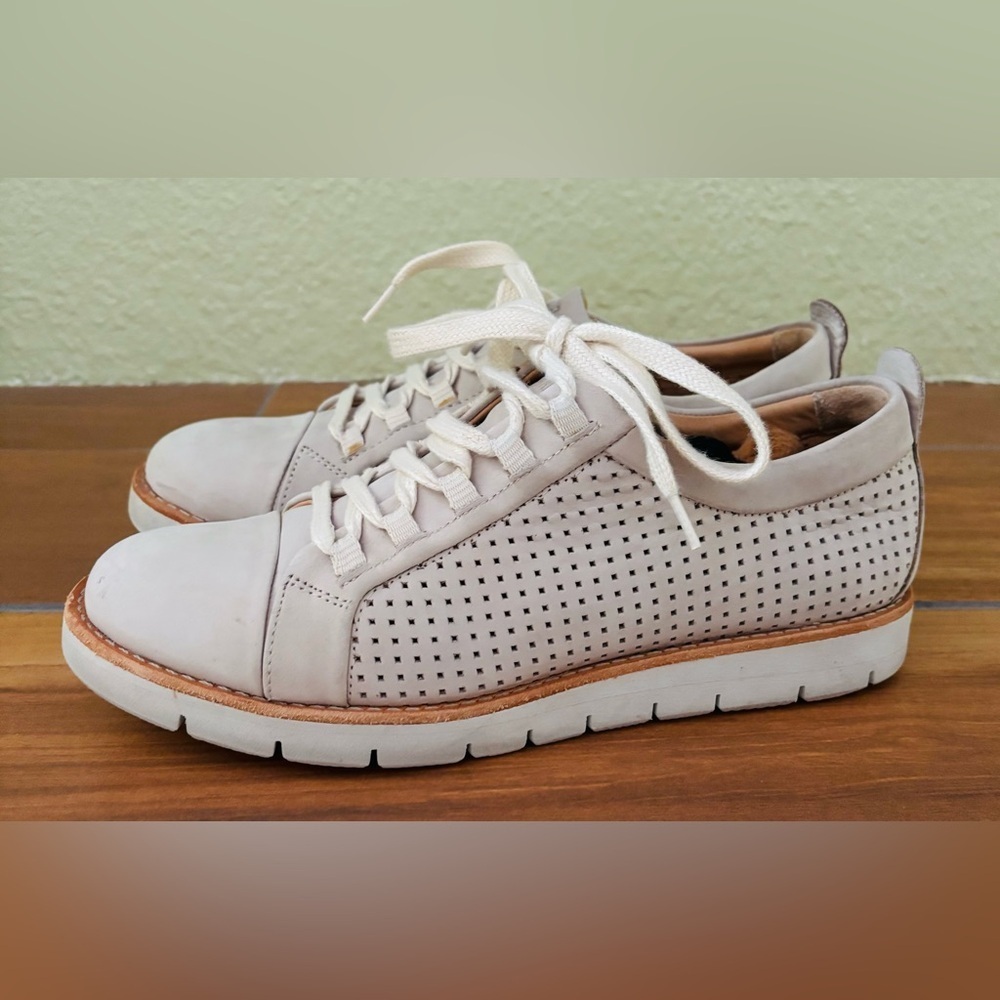 Samuel Hubbard Women’s Wanderer Sporty Sneaker Coral Nubuck Size: 7